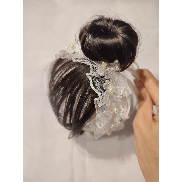 Băng đô tóc giả ren trắng đính hạt cho bé