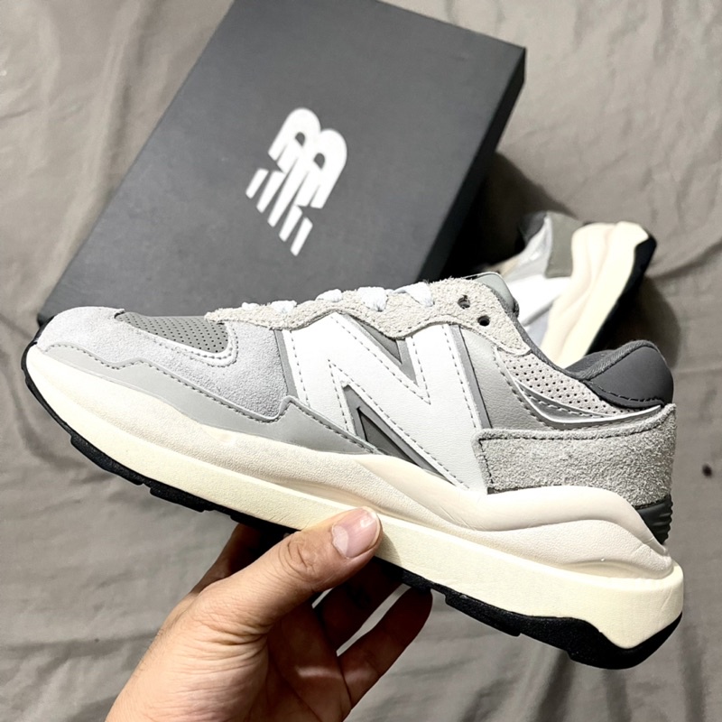 Giày sneaker NB57/40 Xám tiêu chuẩn