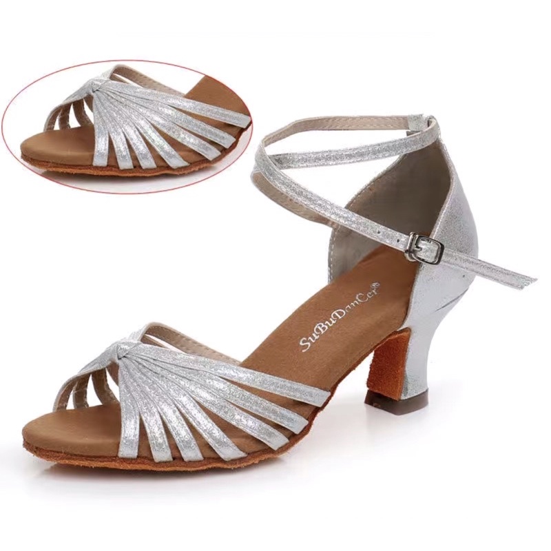 Giầy khiêu vũ latin