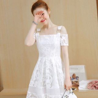 Đầm ren xòe