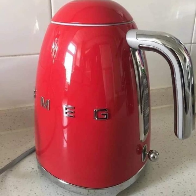 Ấm siêu tốc Smeg