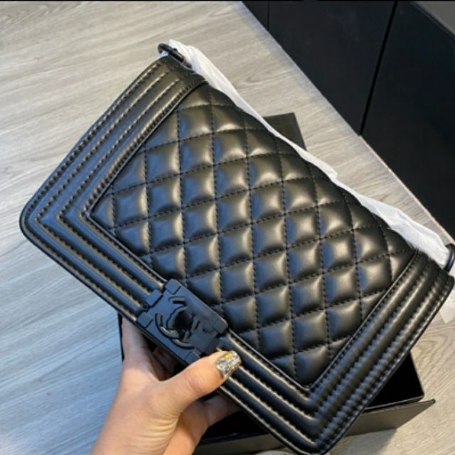 Túi boy trơn đen size 20 và size 25 _có mã cốt,,thẻ hãng ,túi vải hãng (k hộp)