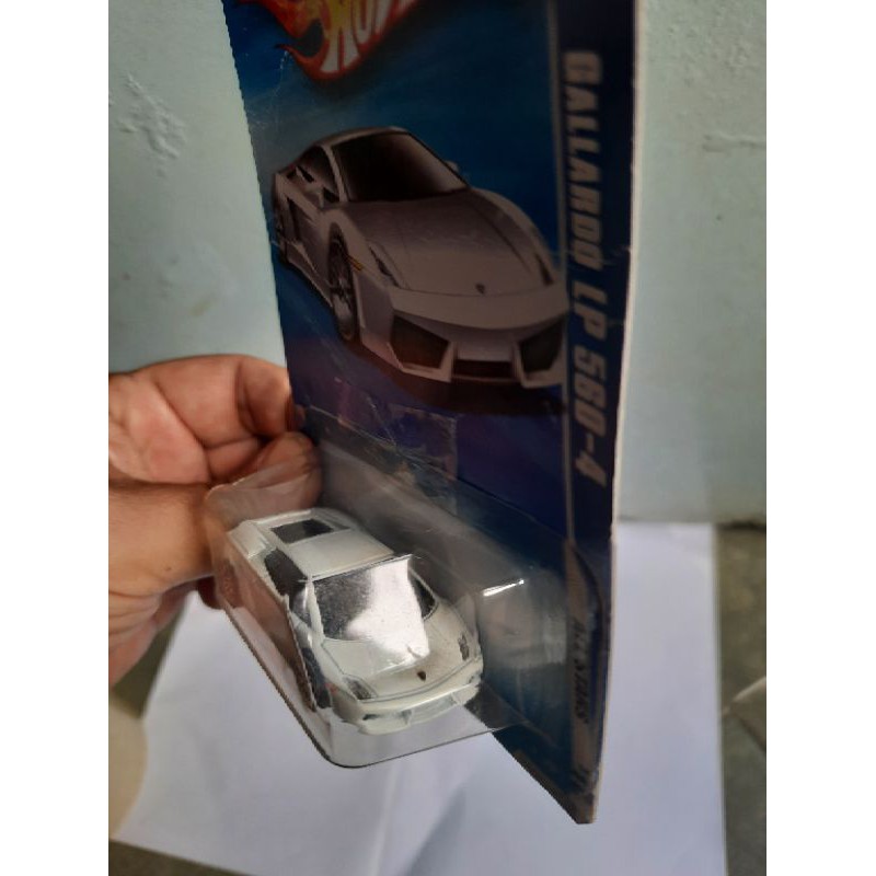 xe Hotwheels Lamborghini Gallardo màu trắng nhám , xe đẹp như mới , card dán lại như hình