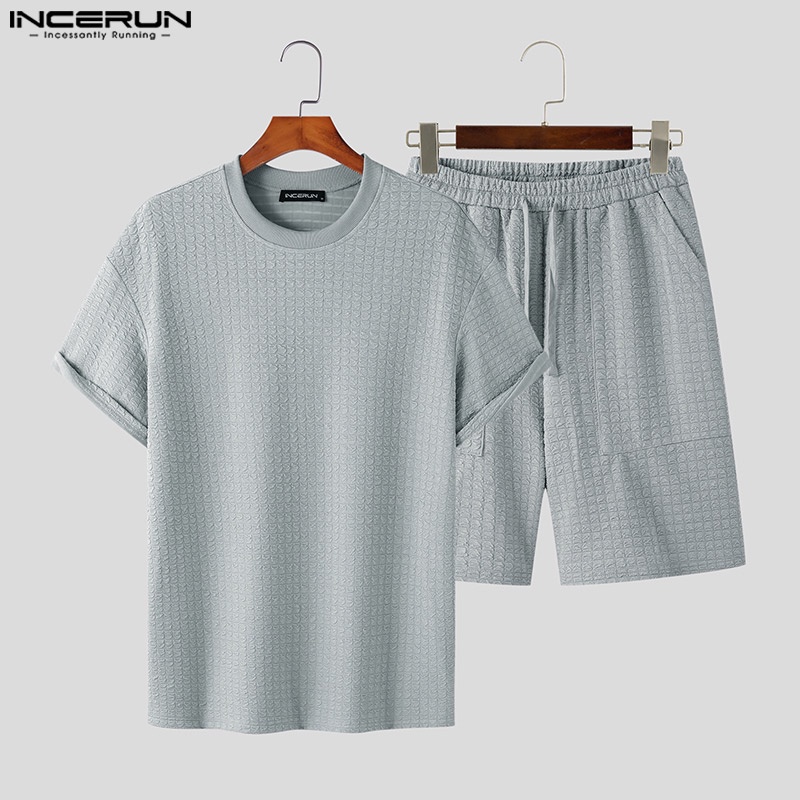 Bộ đồ thun nam INCERUN với áo tay ngắn cổ tròn và quần short thể thao năng động