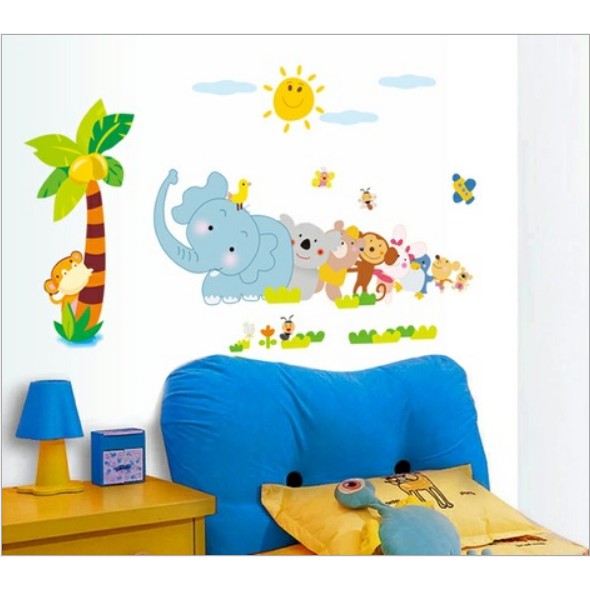 Decal trang trí voi và các bạn kéo co