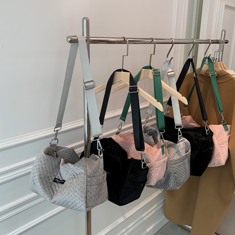 Túi đeo vai IELGY có sức chứa lớn trọng lượng nhẹ dùng khi tập thể thao độc đáo