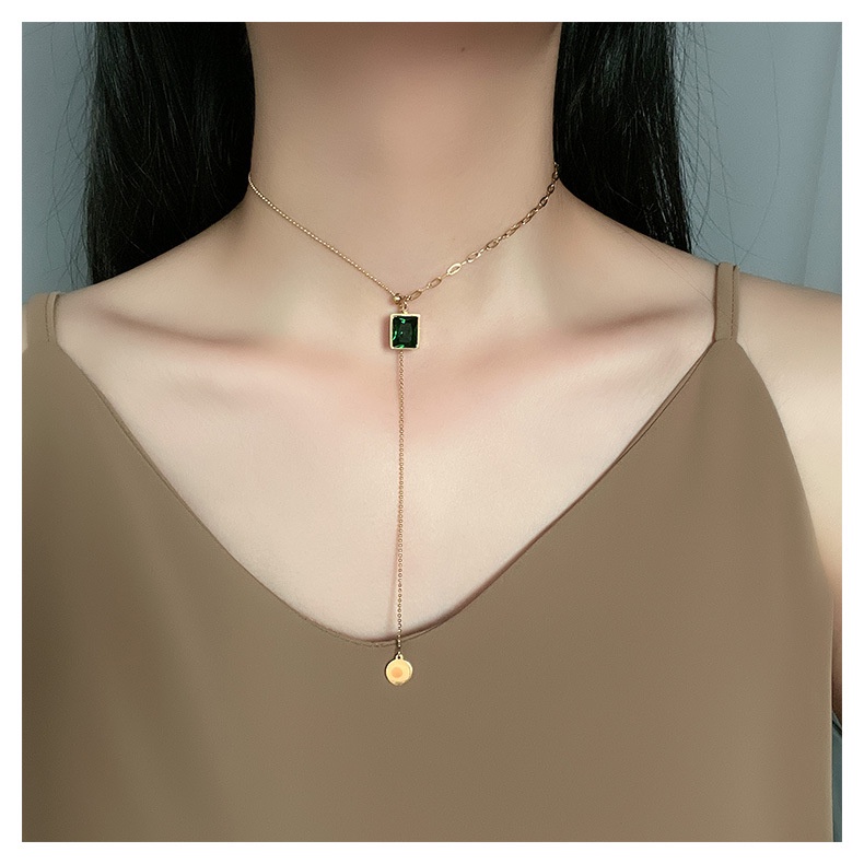 Dây chuyền thép titan mặt màu xanh lá thời trang