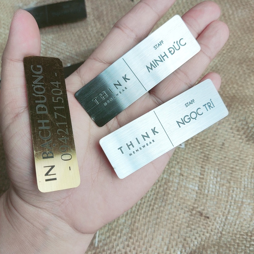 Nhận in bảng tên nhân viên theo yêu cầu In Bạch Dương