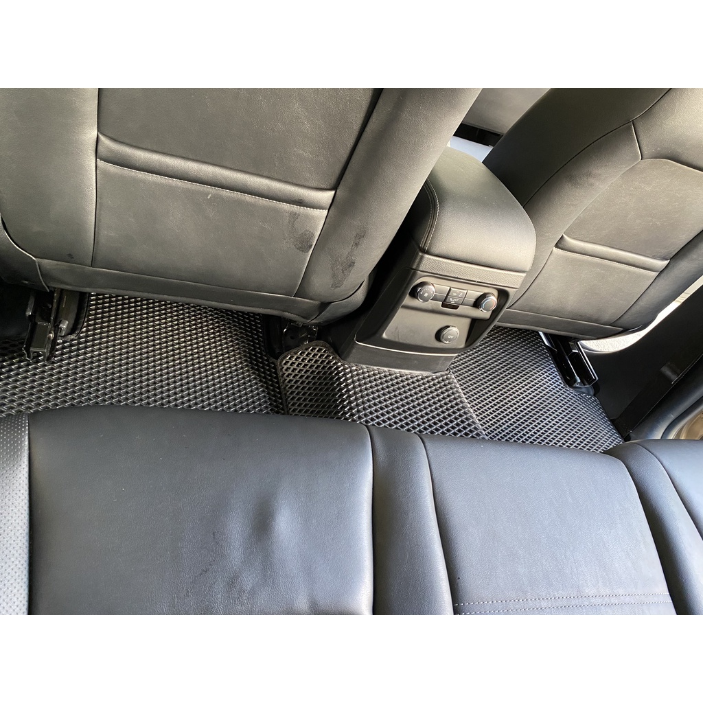 Thảm lót sàn ô tô Medicar xe Ford Everest (2020 - 2021) - chống nước, không mùi, ngăn bụi bẩn