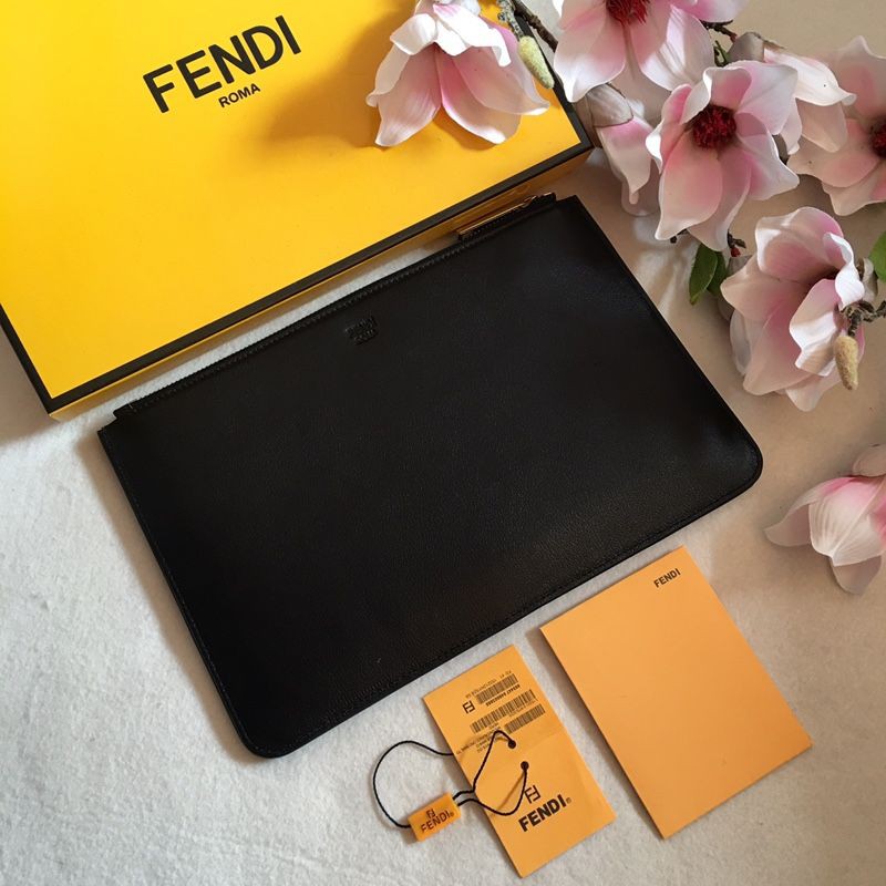 clutch cầm tay nam da thật dáng dài kéo khóa họa tiết hình dễ thương Fendi FD