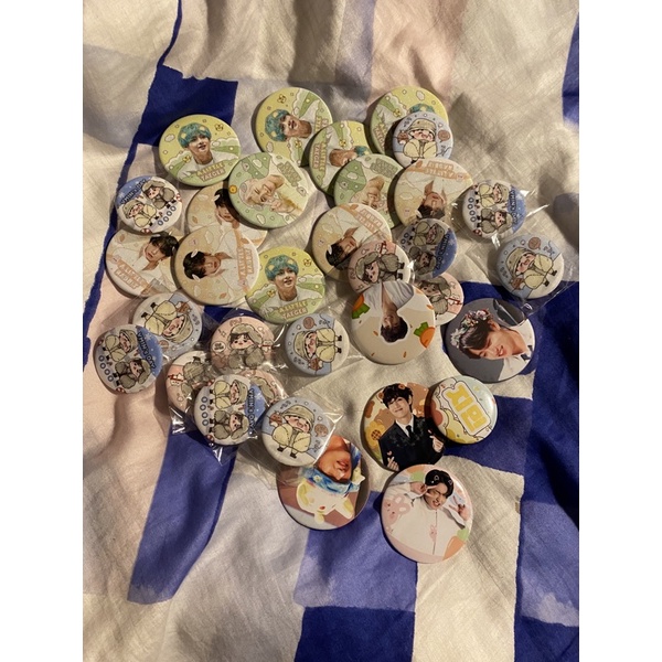pins cài áo BTS cán kim tuyến (nhắn tin trước khi đặt)