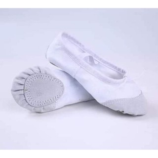 Giày múa đế bệt, mũi mềm, màu trắng. có size từ 35