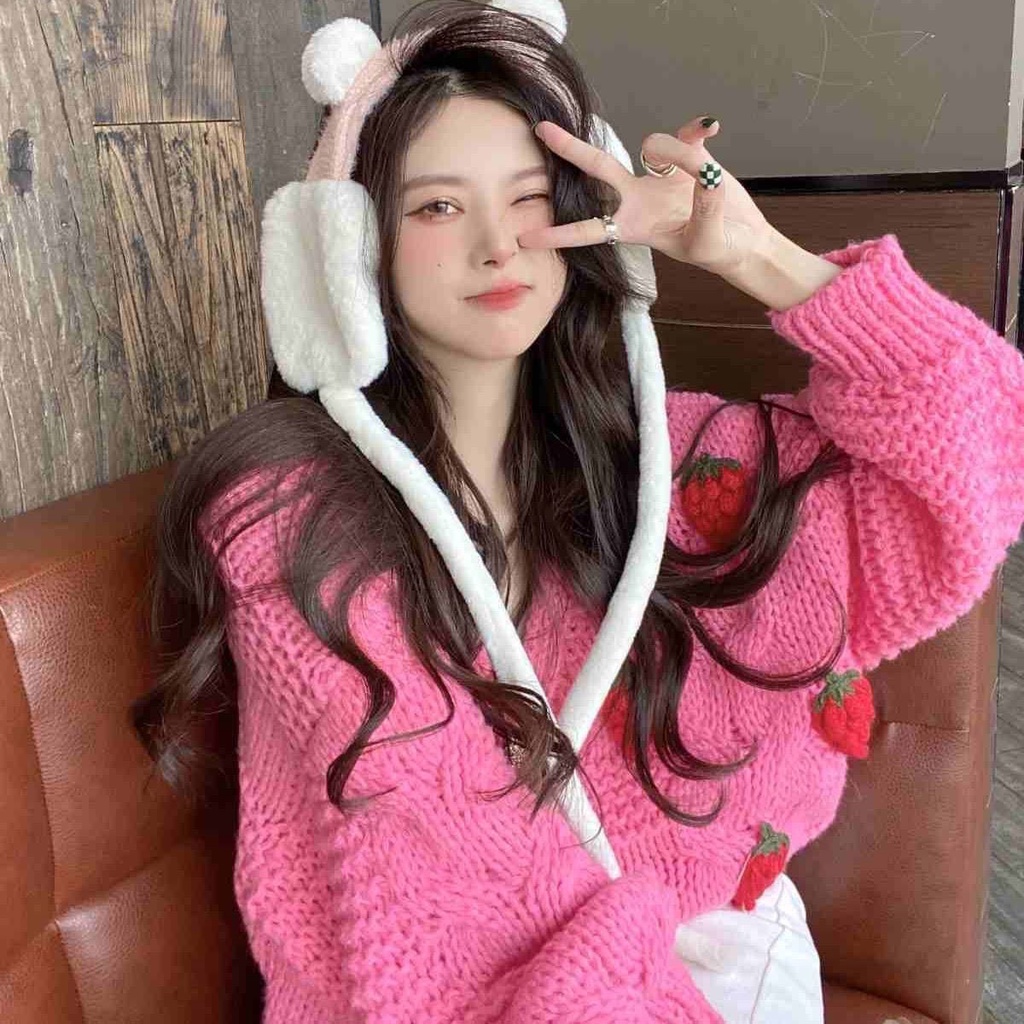 Áo cardigan crotop len dài tay form rộng đính hoa dâu tây