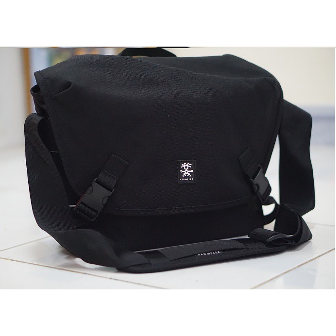  Túi máy ảnh Crumpler proper roady 7500.