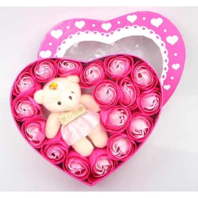 Hoa hồng sáp 17 bông kèm gấu trái tim giấy
