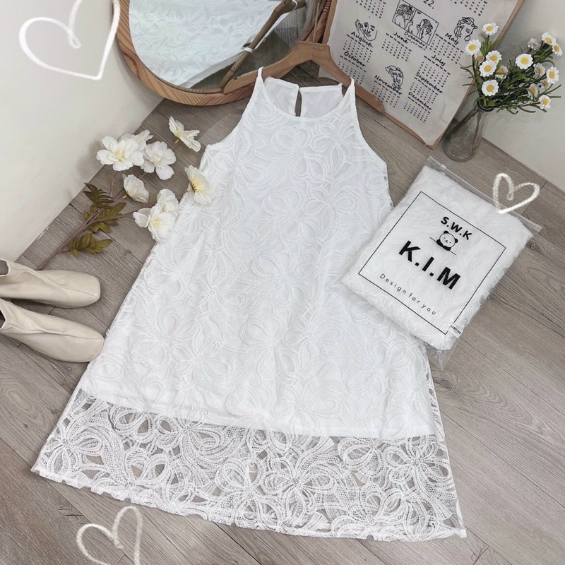 Đầm cổ yếm ren dài