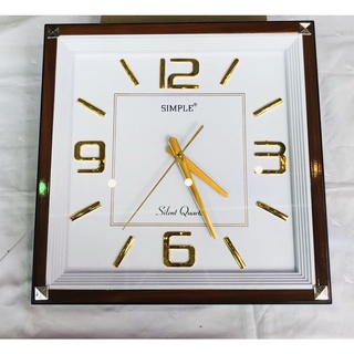 Đồng hồ treo tường vuông 35cm, 4 số nổi mạ vàng