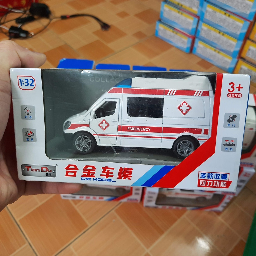 Mô hình xe cứu thương mini đồ chơi trẻ em có âm thanh và đèn