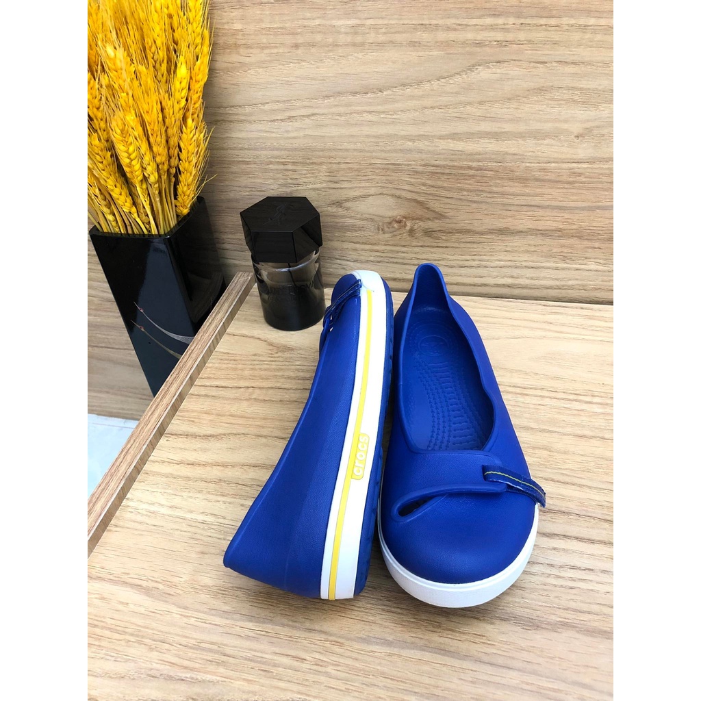 Đôi giày Crocs chính hãng, còn mới