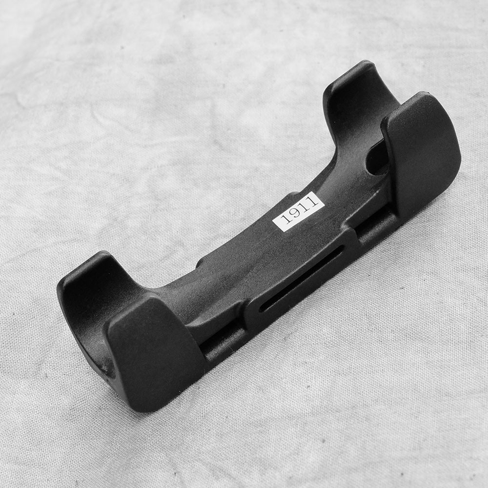 Pát gắn ống bơm vào sườn xe đạp