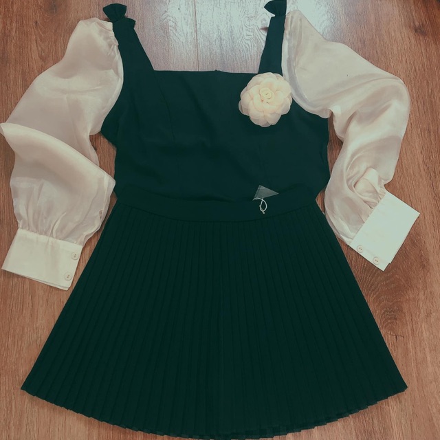 Áo  tay voan bồng, kèm hoa tiểu thư sang chảnh