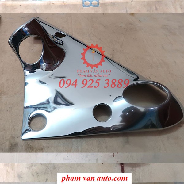 Ốp mạ tam giác chân gương xe Ford Transit