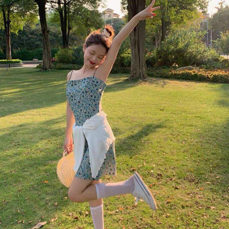 SET ĐẦM 2S HOA KÈM KHOÁC CROP CUỐN BIÊN