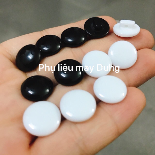 Nút tròn trơn đen trắng