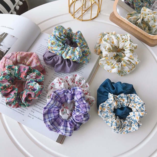 Cột tóc Scrunchies chủ đề hoa tím