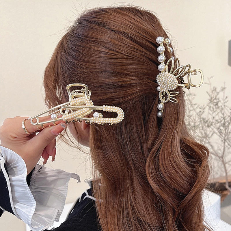 Kẹp Tóc Hình Cá Mập Đính Ngọc Trai Dễ Thương