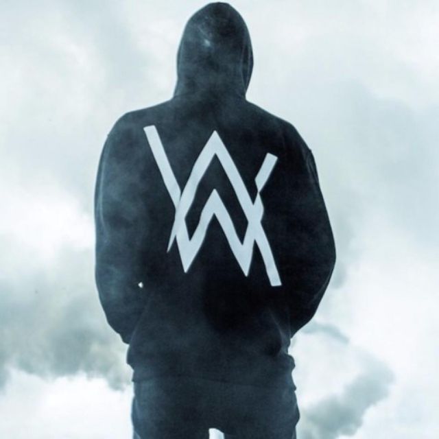 Combo áo khoác và áo thun Alan Walker