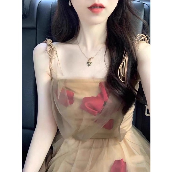 Váy Dây Voan Nude Nâu Đính Cánh Hoa Hồng Dịu Dàng