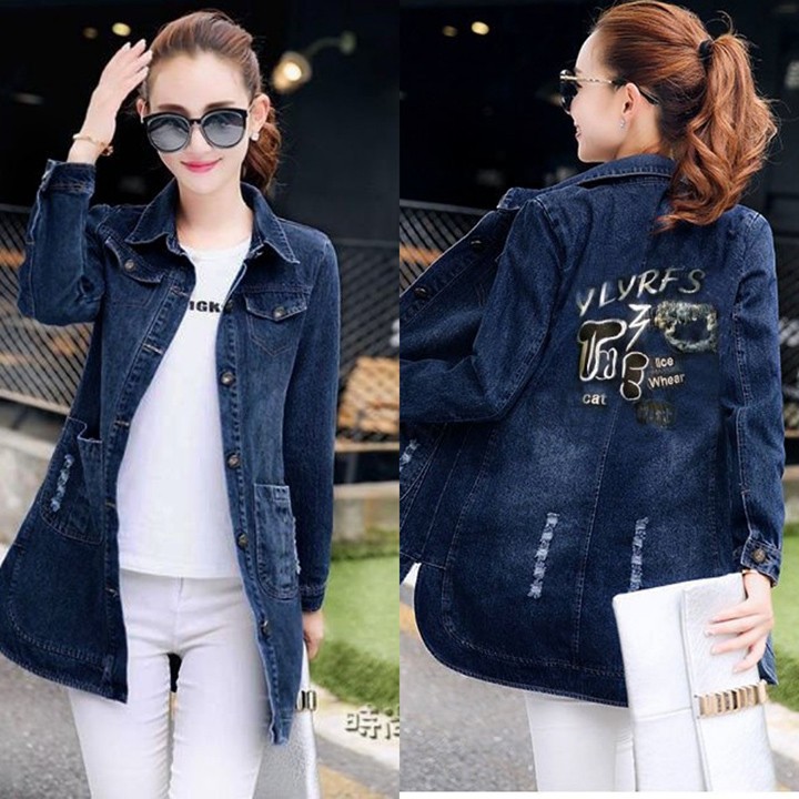 ÁO KHOÁC JEAN FORM DÀI LƯNG HỌA TIẾT CHỮ NĂNG ĐỘNG FASHION SANG TRỌNG