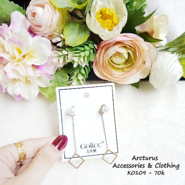 Khuyên tai nữ thời trang