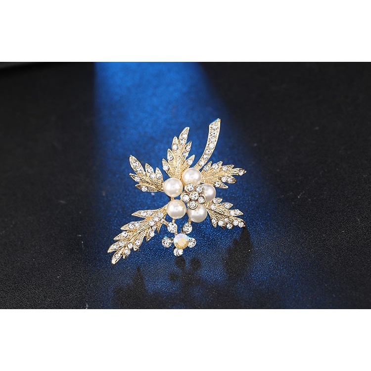 Ghim cài áo hình lá cây đính đá và ngọc trai nhân tạo phong cách Hàn Quốc mới