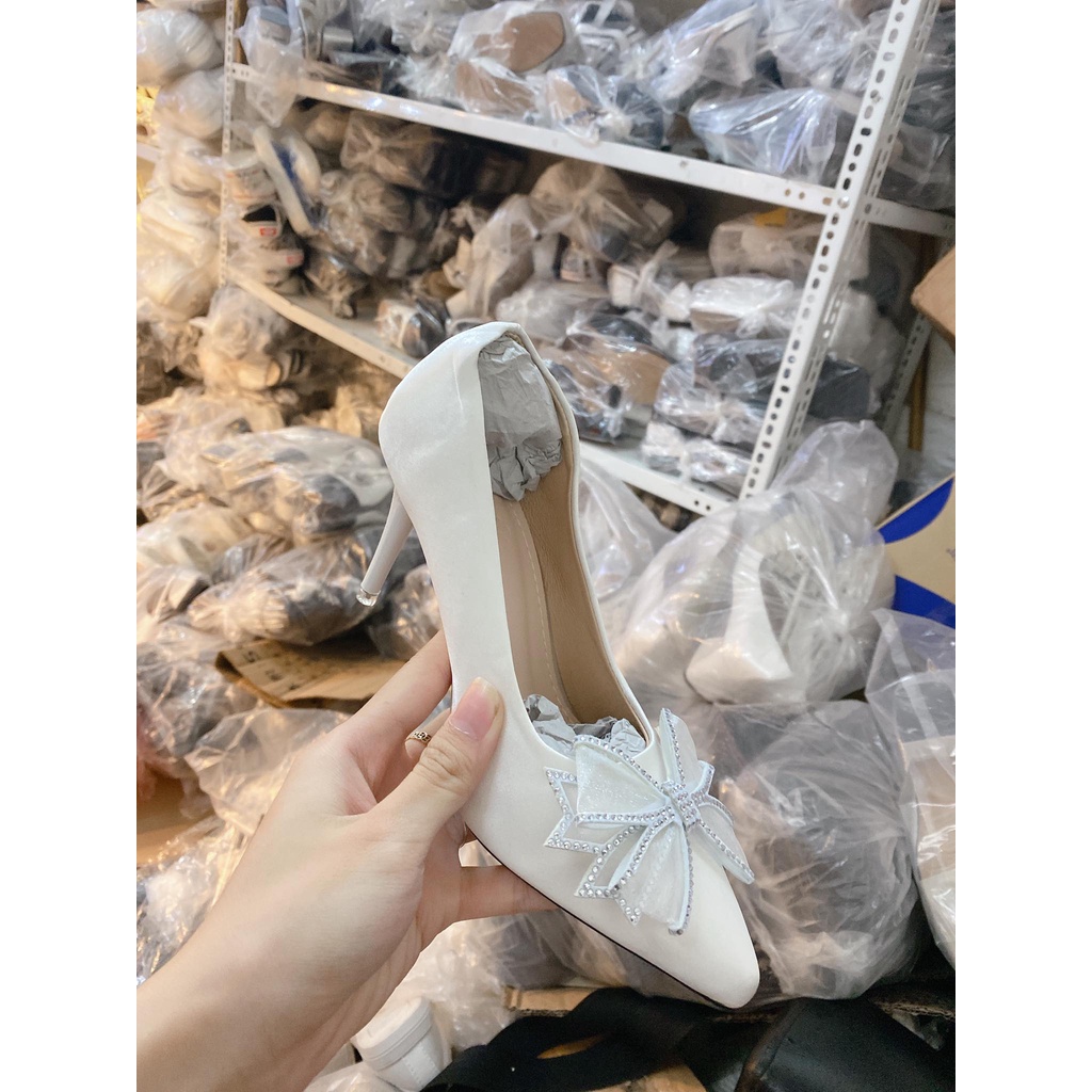 Giày cao gót Trắng, mũi nhọn gắn Nơ ren viền đính đá 9p