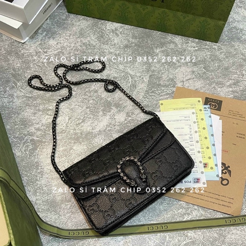 Túi Đeo Chéo In Hoạ Tiết Chữ Dây Xích Full Đen Size 18