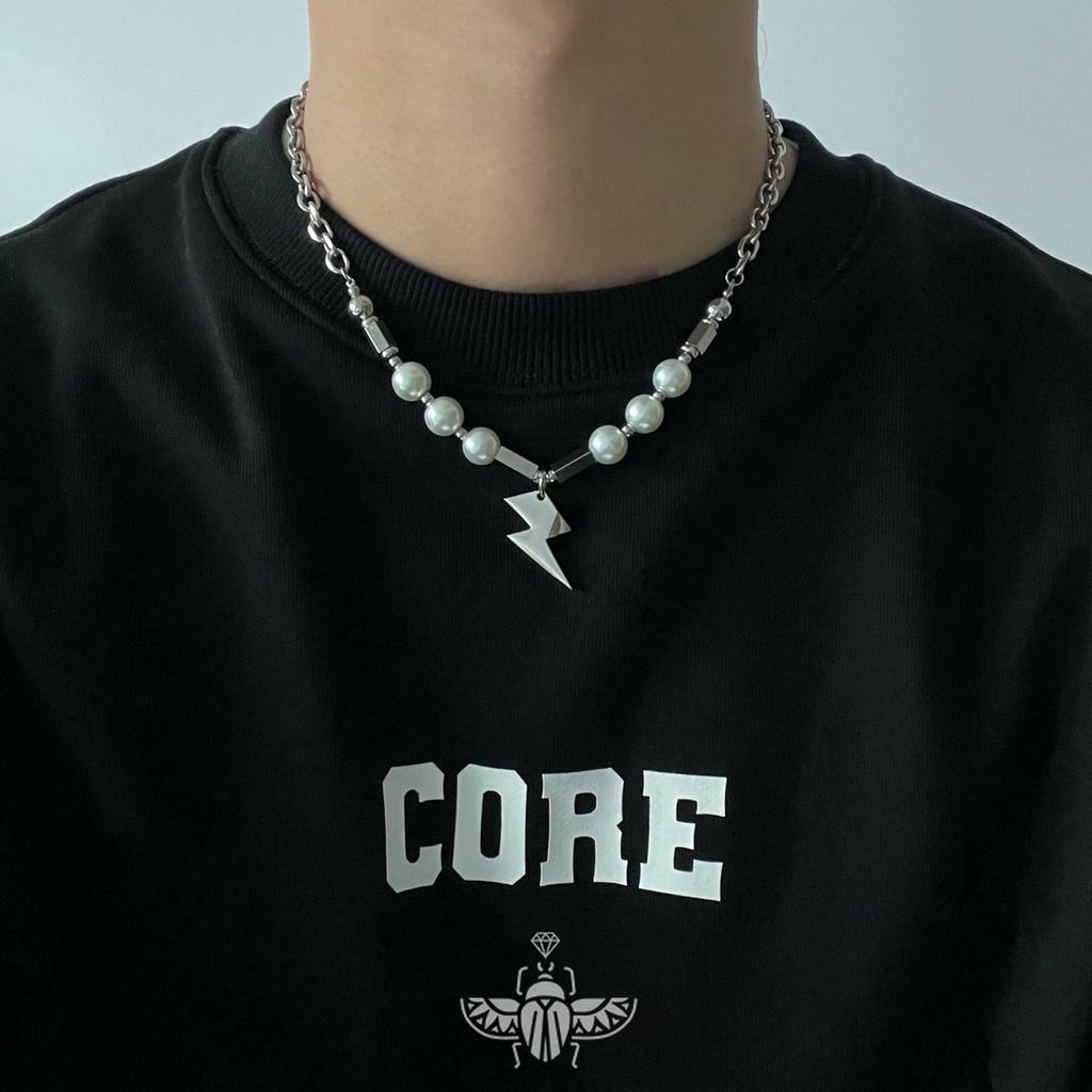 Vòng cổ Thép Titan Mặt Tia Chớp Đính Ngọc Trai hip hop INS Nâng Cao Thiết Kế niche Cho Nam Và Nữ