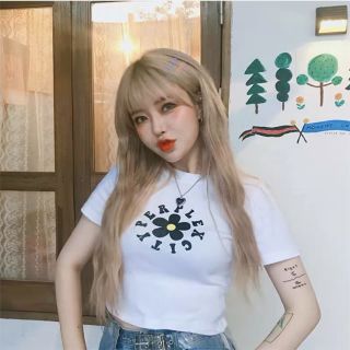 Áo thun croptop body in hoa cúc