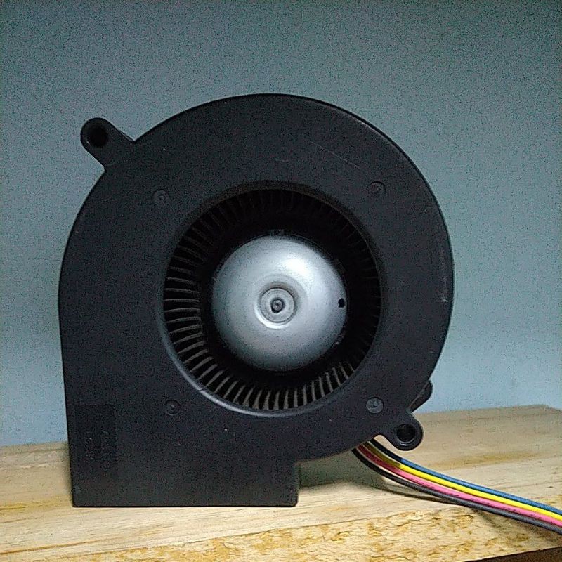 Quạt con sò 24V điều khiên được tốc độ