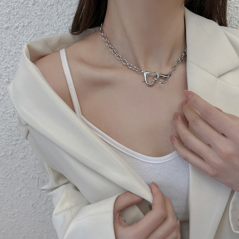 Vòng cổ choker mặt hình trái tim lồng vào nhau phong cách đơn giản thời trang