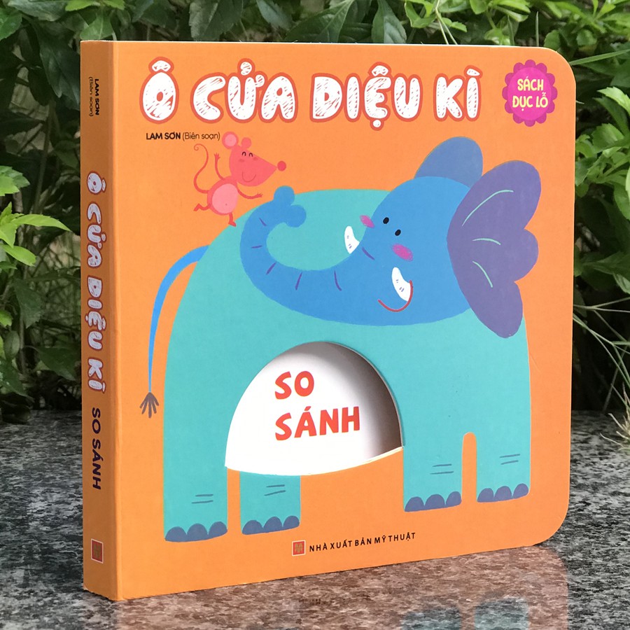 Sách Đục Lỗ - Ô Cửa Diệu Kì: So Sánh