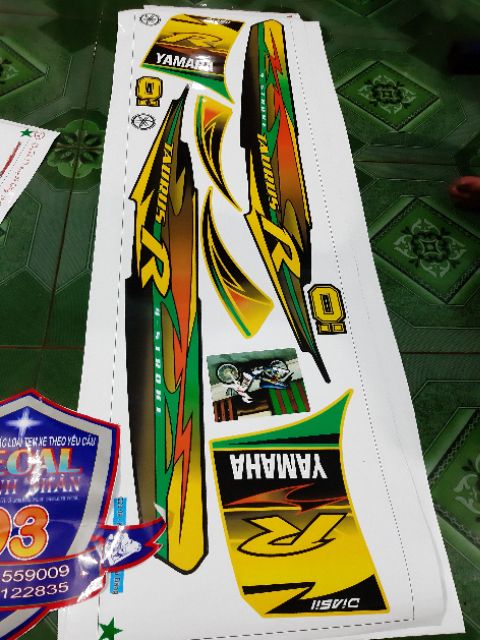 Tem rời taurus dán xe đuôi sau đen trước vàng