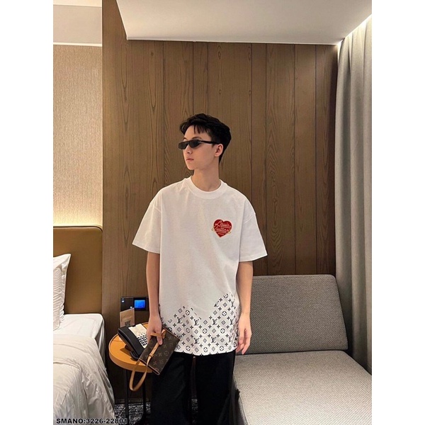 Áo T-Shirt L.V Trái Tim Thêu Cao Cấp Hoạ Tiết Trẻ Trung