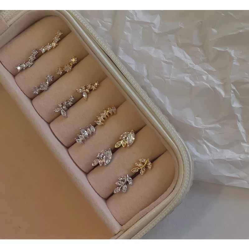 1 chiếc bông tai Thép y tế hoa lá đính đá