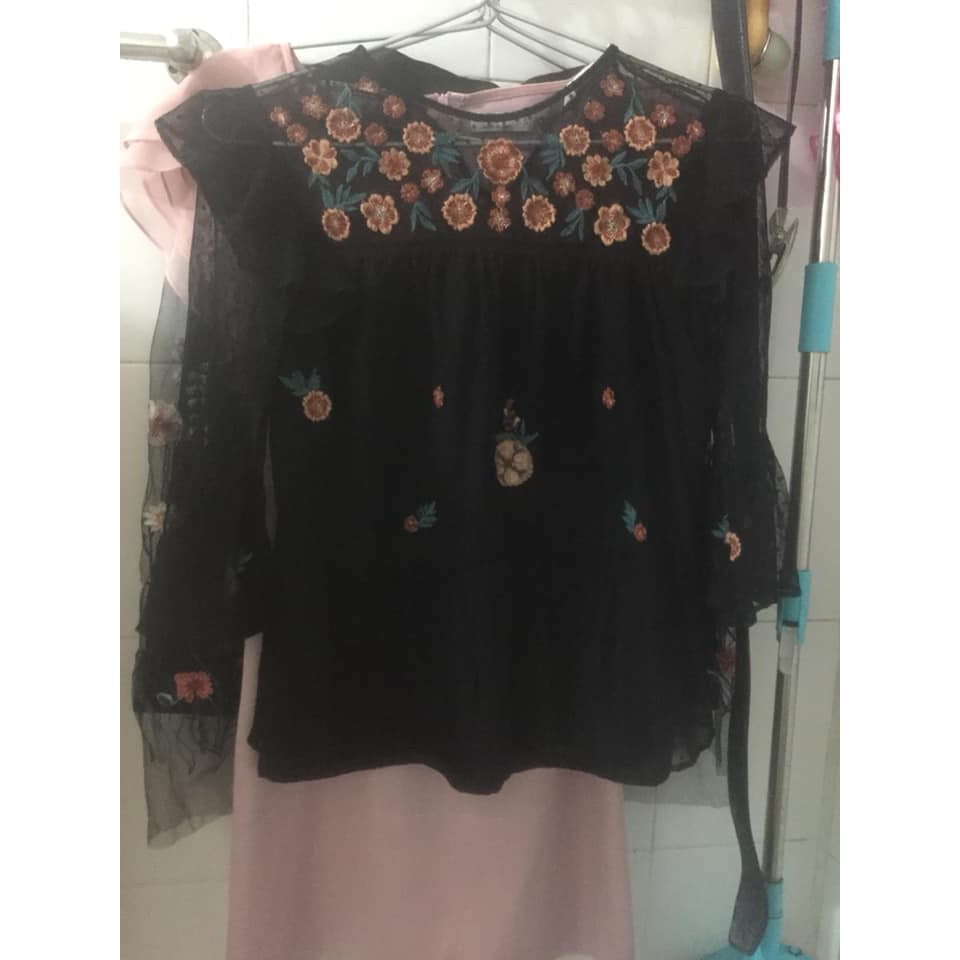 Áo đen ren zara auth xs thanh lý