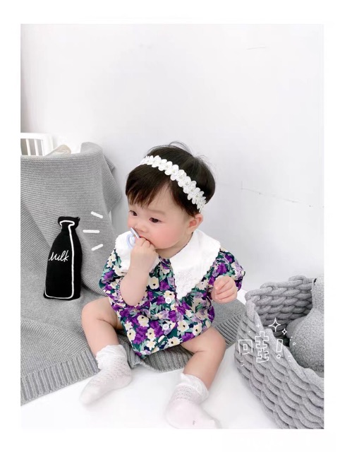 Body cổ trắng bé gái