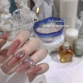 Đá trong suốt gắn móng nail