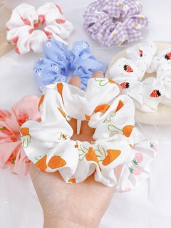 Scrunchies , dây buộc tóc , cột tóc , vòng tay