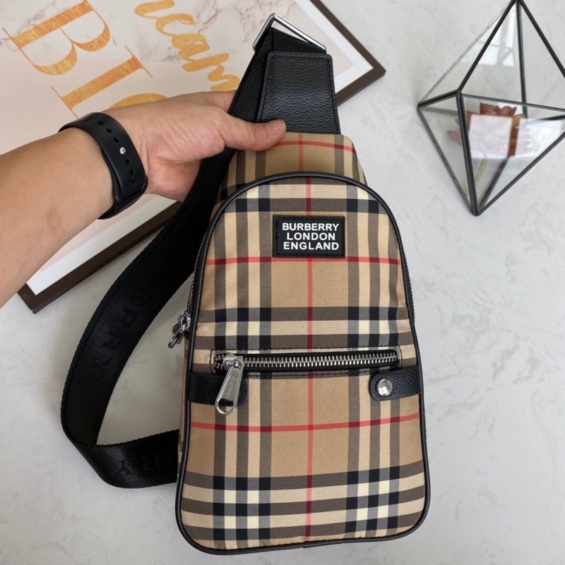 Túi đeo chéo/đeo ngực cho nam cao cấp logo thương hiệu Burberry kẻ caro da thật